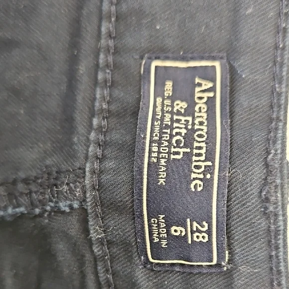 Abercrombie Classic Navy Women's Shorts with cuff - Picture 3 of 3